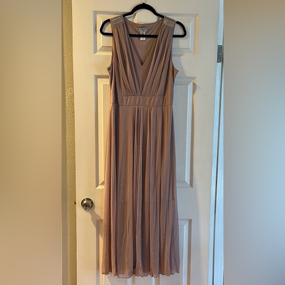 🎉HP🎉 Alexa B Nites - Elegant Sleeveless V-Neck Gown Dress - Dusty Rose